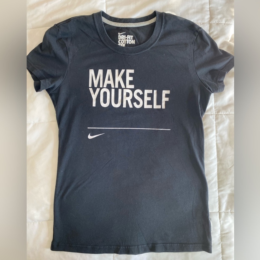 Nike woman’s tshirt. Size S EUC